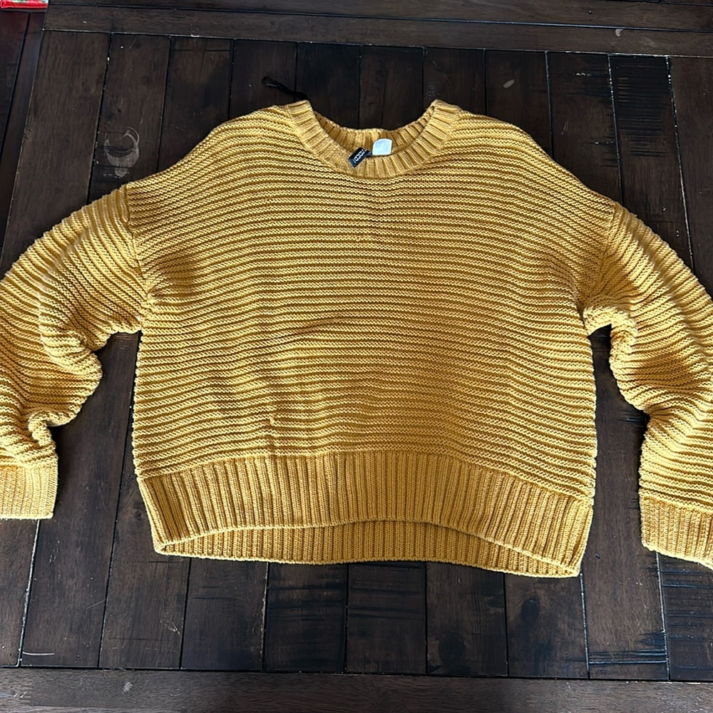 Divided long sleeve sweatshirt